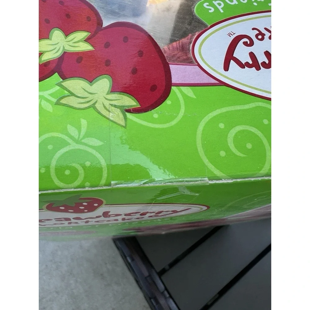 Strawberry Shortcake Baby Berry Kisses Doll Playmates‎ New Sealed Retired